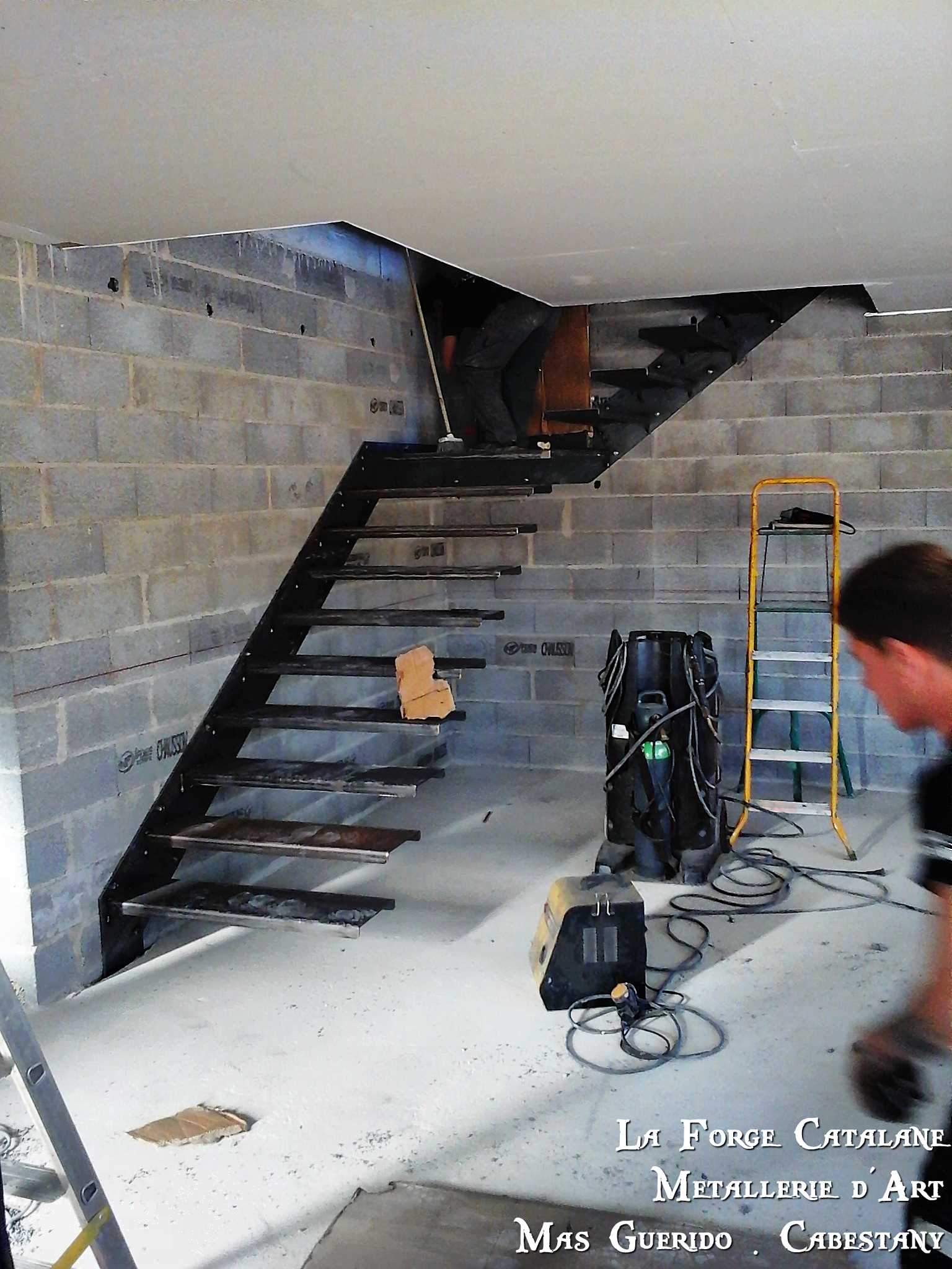 escalier marches suspendues quart tournant (10) forge catalane.jpg